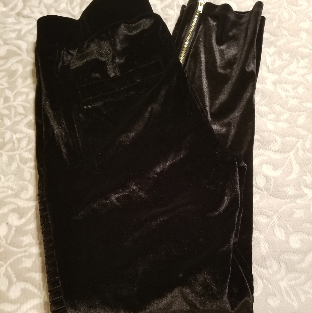 Bebe velvet leggings size M color black.
